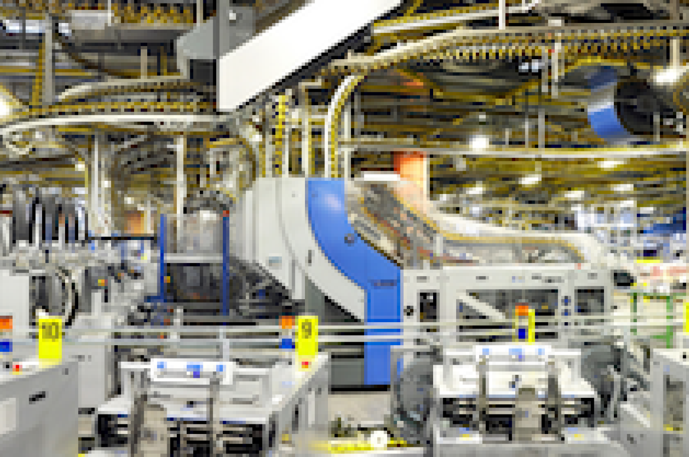 Dimmable DIN rail power supply for industrial lighting applications